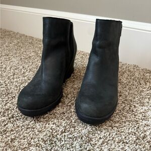 Sorel ankle boots- size 9